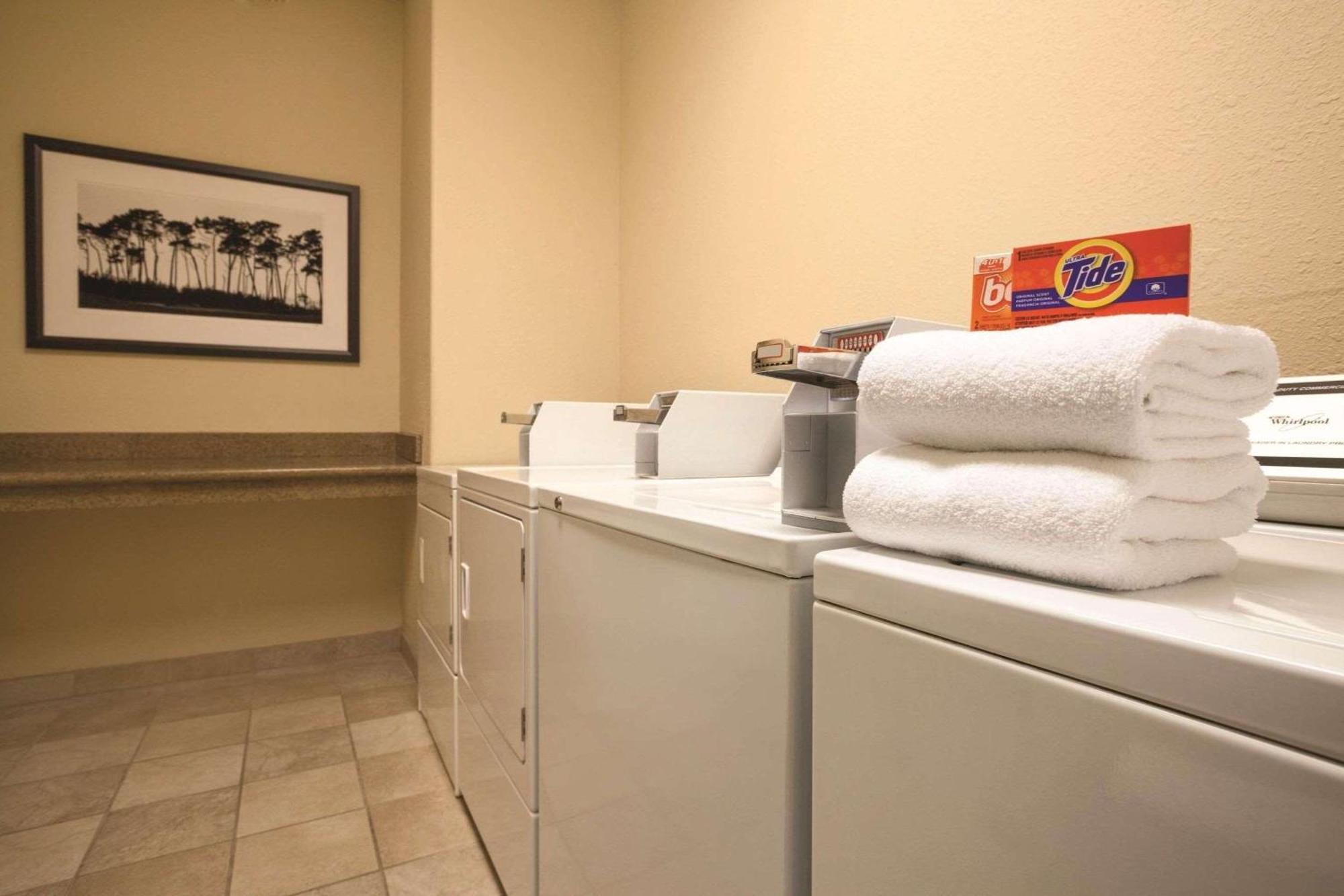 Country Inn & Suites By Radisson, Mason City, Ia Exteriér fotografie